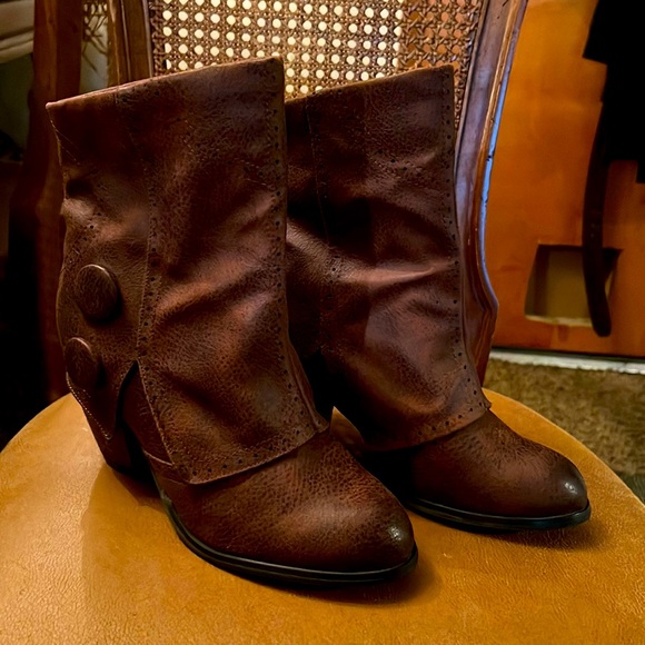 Target Shoes - Target Ankle boots, brown color, size 9 , very trendy!very nice condition